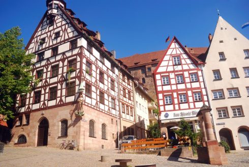 Dürer Haus - huset der renessanse-kunstneren Albrecht Dürer ble født og vokste opp, er i dag museum åpent for publikum. Dürer Haus, Albrecht Dürer, Nürnberg,Bayern, Unesco Verdensarv, Altstadt, Historisk, Middelalder, Marktplatz, Sør-Tyskland, Tyskland