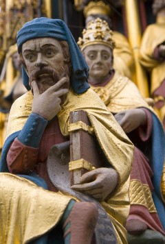 Detalj av de flotte gotiske figurene på Schöne Brunnen - originalene kan du se på Germanischer Nationalmuseum Nürnberg, Bayern, Unesco Verdensarv, Altstadt, Historisk, Middelalder, Hauptmarkt, Sør-Tyskland, Tyskland