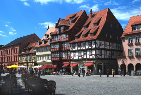 Quedlinburgs Marktplatz er ikke direkte frastøtende, med mindre man da foretrekker Barcode-arkitektur. Quedlinburg, Marktplatz, Altstadt, Unesco Verdensarv, Nord-Tyskland, Tyskland