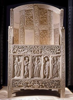 Elfenbenstronen til biskop Maximian fra 500-tallet i Archiepiscopal Museum. Foto: Opera di Religione della Diocese di Ravenna Elfenbenstronen til biskop Maximian fra 500-tallet i Archiepiscopal Museum, Unesco, Ravenna, Emilia-Romagna, Nord-Italia, Italia