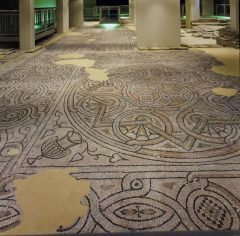 Ravenna er kjent for sine mosaikker - her romerske fra Domus dei Tappeti di Pietra - huset med tepper av stein. Foto: Images owned by Ravenna Tourist Office osaikker, Domus dei Tappeti di Pietra, Unesco, Ravenna, Emilia-Romagna, Nord-Italia, Italia