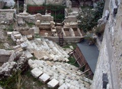 Et romersk teater er nylig avdekket rett nedenfor forum i den historiske bydelen i Terracina. Foto MM/Wikipedia romersk teater, Terracina, Lazio, Midt-Italia, Italia