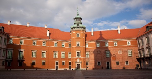 Det kongelige slottet ble grundig restaurert etter ødeleggelsene under Den andre verdenskrigen. Kongelig slott, Warszawa, Unesco Verdensarv, gamlebyen Stare Miasto, Starowka, historisk bydel, middelalder, markedsplass Rynek Starego Miasto, Wisla, Midt-Polen, Polen