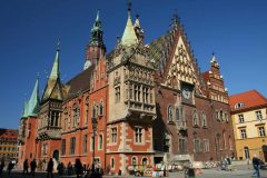 Wroclaws stolthet er det gotiske rådhuset fra 1300-tallet på markedsplassen Rynek midt i gamlebyen Rådhus, Ratus, Wroclaw, gamlebyen, Unesco Verdensarv, middelalder, markedsplass Rynek, Odra, Sør-Polen, Polen