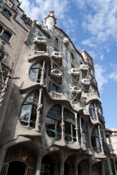 Barcelonas berømte Casa Batllo i den spanske art noveau-stilen modernista av arkitekten Antoni y Coronet Gaudi Casa Batllo, art noveau-stilen modernista, Barcelona, katalansk, Unescos liste over Verdensarven, Antoni Gaudi, Guell, Catalunia, Spania