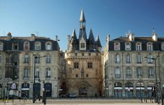 Bordeaux inneholder mange arkitektoniske perler fra middelalderen, som Porte Cailhau, også kalt Porte de Palais Bordeaux, Medoc, Unescos liste over Verdensarven, Vieux ville, gamlebyen, middelalder, Sør-Frankrike, Frankrike