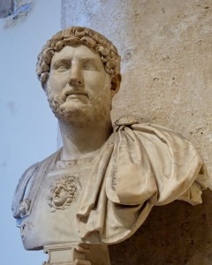 Kaiser Hadrian sørget for at det ble bygd en trebro over Arno. Byste i Musei Capitelino, Roma. Kilde: Wikipedia Firenze, renessanse, middelalder, Unescos liste over Verdensarven, historisk bydel, gamleby, Toscana, Midt-Italia, Italia