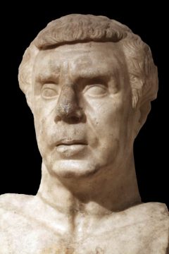 Byste av Munatius Plancus, tidligere offiser under Julius Cæsar, som angivelig grunnla Lyon i år 43 f Kr. Bysten står i Lyons gallisk-romerske museum. Kilde: Wikipedia Lyon, romertid, Unescos liste over Verdensarven, renessansen, Midt-Frankrike
