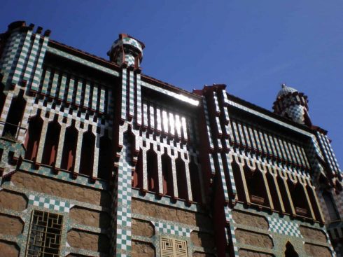Casa Vicens er et av Antoni Gaudis tidlige arbeider. Foto: Jaume Meneses / Wikipedia (CC BY-SA 2.0) Barcelona, Barrio Gotico, La Sagrada Familia, katalansk, Unescos liste over Verdensarven, Antoni Gaudi, Parc Guell, Catalunia, Spania