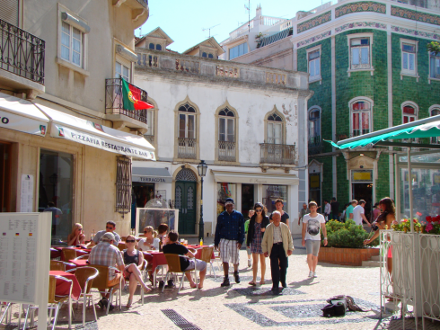 Fra sentrum i gamle Lagos, der det tilsynelatende går avslappet for seg. Foto: Lacobrigo / Wikipedia Lagos, Centro, Algarvekysten, Sør-Portugal