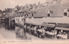 Fra vaskerihusene langs Eure - slik har det foregått siden middelalderen. Foto fra siste halvdel av 1800-tallet. Foto: © www.perche-gouet.net Chartres, Vielle Ville, Cathedrale Notre dame de Chartres, Eure, Eure et Loire, Unescos liste over Verdensarven, Vest-Frankrike, Frankrike