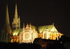 Vi har fortsatt muligheten til å oppleve katedralen i Chartres, oppført på Unescos liste over Verdensarven - takket være en amerikansk offiser, som ofret sitt liv for et fritt Europa. Foto: Calips / Wikipedia CC-BY-SA-2.5 Chartres, Welborn Barton Griffith, Jr, Vielle Ville, Cathedrale Notre Dame de Chartres, Eure, Eure et Loire, Unescos liste over Verdensarven, Vest-Frankrike, Frankrike