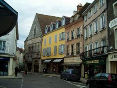 Fra Rue des Changes som leder inn i gamlebyen fra katedralplassen. Foto: © www.perche-gouet.net Chartres, Vielle Ville, Cathedrale Notre dame de Chartres, Eure, Eure et Loire, Unescos liste over Verdensarven, Vest-Frankrike, Frankrike