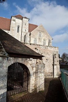 Deler av Collégiale St André, som strukturen i forgrunnen, er fra galloramansk tid, det vil i dette tilfellet si rundt år 400. Foto: © Office de Tourisme Chartres Chartres, Vielle Ville, Cathedrale Notre Dame de Chartres, Eure, Eure et Loire, Unescos liste over Verdensarven, Vest-Frankrike, Frankrike