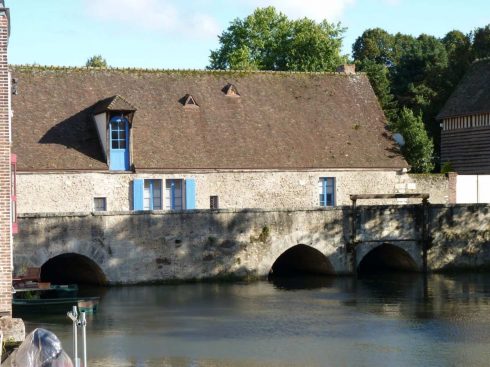 L’abbaye de Saint-Père-en-Vallée var stort - møllen Moulin Saint-Père strakte seg over hele Eures østlige elveløp. Foto: Olvr / Wikipedia CC-BY-SA-3.0 Chartres, Vielle Ville, Cathedrale Notre Dame de Chartres, Eure, Eure et Loire, Unescos liste over Verdensarven, Vest-Frankrike, Frankrike