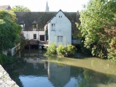En av byens gamle møller, Moulin Saint-Père, tilhørte klosteret. Foto: Trizek / Wikipedia CC-BY-SA-3.0 Chartres, Moulin Saint-Père, Vielle Ville, Cathedrale Notre Dame de Chartres, Eure, Eure et Loire, Unescos liste over Verdensarven, Vest-Frankrike, Frankrike