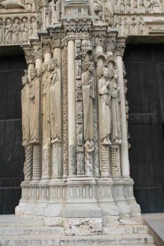 Fra kongeportalens jambe til høyre for hoveddøren - en skulpturgruppe formet som et knippe, som er et viktig arkitektonisk element, som distribuerer vekt ved siden av å være en del av det narrative - Bibelen i stein Chartres, Vielle Ville, Cathedrale Notre Dame de Chartres, Eure, Eure et Loire, Unescos liste over Verdensarven, Vest-Frankrike, Frankrike