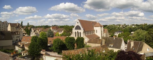 Panorama av Collégiale Saint-André og gamlebyen ved elven Eure. Foto: Poulpy / Wikipedia CC-BY-SA-3.0 Chartres, Collégiale Saint-André, Vielle Ville, Cathedrale Notre Dame de Chartres, Eure, Eure et Loire, Unescos liste over Verdensarven, Vest-Frankrike, Frankrike