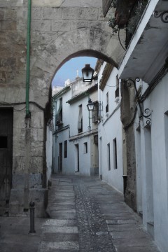 Arco del Portillo er en beskjeden byport fra 1300-tallet, som skiller gamlebyen i Cordoba fra Villa y la Axerquía. Foto: © TurismoCordoba ESP Cordoba, katedral-moskéen La Mezquita, Alcazae Reyes Cristianos, Guadalquivir, Al-Zahra, Unescos liste over Verdensarven, historisk bydel, gamleby, Andalucia, Spania