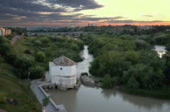 Eksempel på en gammel mølle i drift nær Cordoba - Sotos de la Albolafia. Foto: © TurismoCordoba ESP Cordoba, katedral-moskéen La Mezquita, Alcazae Reyes Cristianos, Guadalquivir, Al-Zahra, Unescos liste over Verdensarven, historisk bydel, gamleby, Andalucia, Spania