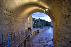 Det er enkelt å inspisere den romerske broen nærmere, hvis du har lyst til å se skikkelig byggekunst. Foto: © TurismoCordoba ESP Cordoba, Hamilcar Barca, katedral-moskéen La Mezquita, Alcazae Reyes Cristianos, Guadalquivir, Al-Zahra, Unescos liste over Verdensarven, historisk bydel, gamleby, Andalucia, Spania