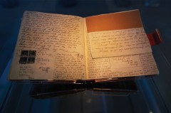 Anne Franks dagbok, hvor hun beskrev redslene som mange jøder opplevde under Den andre Verdenskrigen - hun levde i skjul med familien, men ble forrådt av en nabo og sendt til konsentrasjonsleir der hun døde. Foto: © NBTC Holland Marketing Amsterdam, kanaler, middelalder, Anne Frank, Rijksmuseum, Van Gogh Museum, Hermitage, Unescos liste over Verdensarven, Holland, Nederland