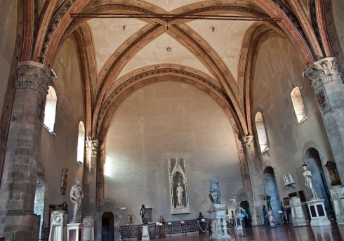 Fra Palazzo Bargellos andre etasje - her står skulpturene slik de har gjort siden Museo Nazionale del Bargello åpnet i år 1865. Foto: © www.hiddenitaly.com Firenze, Museo Nazionale del Bargello, renessanse, middelalder, Unescos liste over Verdensarven, historisk bydel, gamleby, Toscana, Midt-Italia, Italia