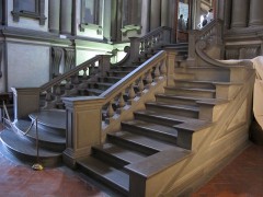 Michelangelos berømte trapp til forhallen til Biblioteca Laurenziana i San Lorenzos kloster, fullført i år 1559 av Ammannati. Foto: Sailko / Wikipedia CC-BY-SA 3.0 Firenze, renessanse, middelalder, Unescos liste over Verdensarven, historisk bydel, gamleby, Toscana, Midt-Italia, Italia
