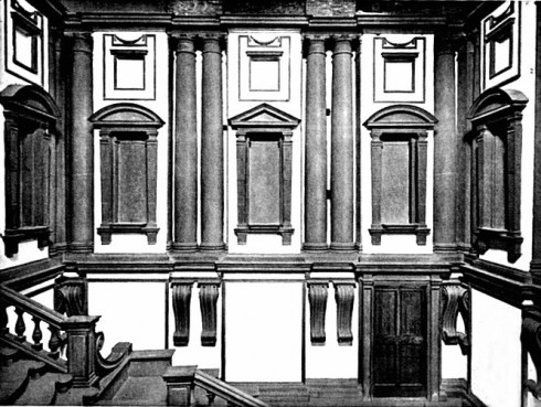 I vestibylen til det Laurentianske biblioteket bryter Michelangelo alle renessansens regler og kickstarter manierismen, overgangen til barokken. Kilde foto: Wikipedia Firenze, renessanse, middelalder, Unescos liste over Verdensarven, historisk bydel, gamleby, Toscana, Midt-Italia, Italia