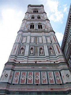 Giotto di Bondone designet kampanilen (klokketårnet), men døde før det var fullført. Foto: © www.hiddenitaly.com Firenze, renessanse, middelalder, Unescos liste over Verdensarven, historisk bydel, gamleby, Toscana, Midt-Italia, Italia