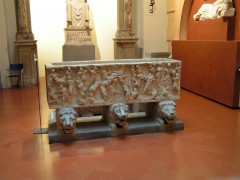 En romersk sarkofag fra den første kirken er bevart i Museo dell’Opera del Duomo. Foto: © www.hiddenitaly.com Firenze, renessanse, middelalder, Unescos liste over Verdensarven, historisk bydel, gamleby, Toscana, Midt-Italia, Italia