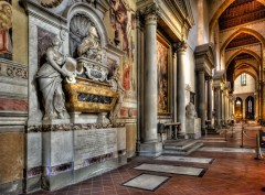 En av de mange vakkert dekorerte nisjene med sarkofager i kirken Santa Croce. Foto: © www.hiddenitaly.com Firenze, renessanse, middelalder, Unescos liste over Verdensarven, historisk bydel, gamleby, Toscana, Midt-Italia, Italia
