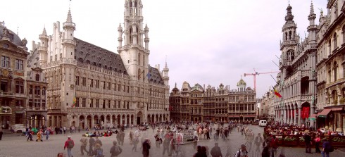 Grand Place med det gotiske rådhuset fra år 1402 til venstre og Maison du Roi - Kongens hus til høyre Brüssel, Grand Place, historisk, gourmet, gamleby, renessansen, barokken, Flandern, Belgia