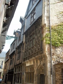 Musée de la Reine Bérengère omfatter flere middelalderhus - ett av dem fra 1200-tallet. Foto: Stephvvv / Wikipedia CC BY SA 3.0 Le Mans, Maine, Vieux Mans, Sarthe, La Cité Plantagenét, romertid, middelalder, Henry den II. La Reine Berenger, Cathédrale Saint-Julien de Le mans, Unescos liste over Verdensarven, Vest-Frankrike, Frankrike