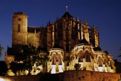 Berengere døde år 1230 og fikk aldri se Cathédrale de Saint-Julien ferdigstilt med det nye gotiske koret. Le Mans, Maine, Vieux Mans, Sarthe, La Cité Plantagenét, romertid, middelalder, Henry den II. La Reine Bérengère, Cathédrale Saint-Julien de Le mans, Unescos liste over Verdensarven, Vest-Frankrike, Frankrike
