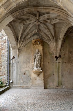 En flott gotisk hvelving mellom bygningene i Musee de la Reine Bérengère. Foto: Selbymay / Wikipedia CC BY SA 3.0 Le Mans, Maine, Vieux Mans, Sarthe, La Cité Plantagenét, romertid, middelalder, Henry den II. La Reine Berenger, Cathédrale Saint-Julien de Le mans, Unescos liste over Verdensarven, Vest-Frankrike, Frankrike