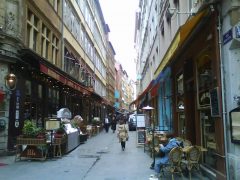 Fra Lyons bilfrie strøk med gaten Rue Mercière, som for mange ikke er å komme utenom. Foto: Jean-Louis Lascoux / Wikipedia Lyon, romertid, Unescos liste over Verdensarven, renessansen, Midt-Frankrike
