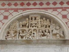 Tympanon i klosterkirken Martin d'Ainay Tympan med scener fra livet til Johannes døperen i romansk stil. Foto: GO69 / Wikipedia Lyon, romertid, Unescos liste over Verdensarven, renessansen, Midt-Frankrike