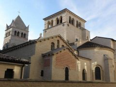 Basilique St Martin d'Ainay er en klosterkirke som ble grunnlagt på 800-tallet. Foto: GO69 / Wikipedia Lyon, romertid, Unescos liste over Verdensarven, renessansen, Midt-Frankrike