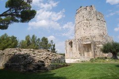 Romerne konstruerte vanntilførsler fra nabobyen Uzés via Pont de Gard, som ble fordelt til forskjellige steder i Nimes i dette tårnet Nimes, romertid, akvedukt, amfiteater, Provence, Cote d'Azur, Sør-Frankrike, Frankrike