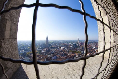 Panorama med de to største kirkene i Brugge - Curch of Our Lady og San Salvator til høyre. Foto: © Brugge / Jan D'Hondt Brugge, kanaler, Markt, historisk, Unescos liste over Verdensarven, øl, bryggerier, gourmet, gamleby, gotikken, renessansen, barokken, Flandern, Belgia