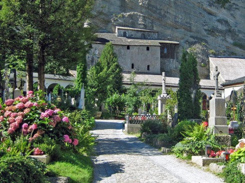 St Peters Kloster fra år 696 er de eldste bygningene som finnes i Salzburg. Foto: Tourismus Salzburg GmbH St Peters Kloster, Salzburg, Altstadt, Mozart, Unescos liste over Verdensarven, Tyrol og Salzburg, Østerrike