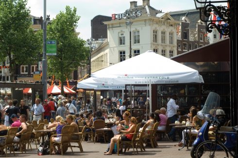 I Nederland kalles uterestaurantene for Terrassen - og det er helt ok for oss. Foto: © NBTC Holland Marketing Amsterdam, kanaler, middelalder, Anne Frank, Rijksmuseum, Van Gogh Museum, Hermitage, Unescos liste over Verdensarven, Holland, Nederland