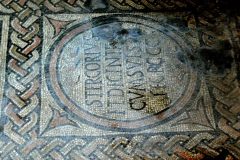 I Duomos klostergang kan du se denne mosaikken fra romertiden. Foto: Wolfgang Sauber / Wikipedia Verona, Arena, Piazza delle Erbe, Piazza Signori, Piazza Bra, Unescos liste over Verdensarven, romerriket, antikken, historiske bydeler, gamlebyen, Veneto, Nord-Italia, Italia