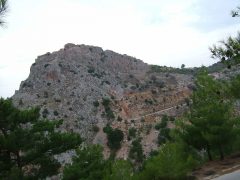 Anavatos på Chios, der 400 kvinner og barn begikk kollektivt selvmord i år 1882 for å slippe å komme i tyrkernes hender. Foto: © reisdit.no Chios, Neá Moní, mastik, middelalder, Unescos liste over Verdensarven, Hellas