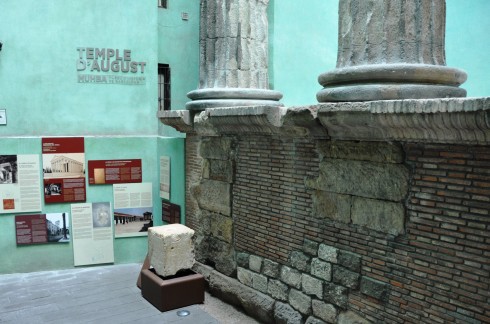 Museet med Augustus-tempelet er åpent for publikum og befinner seg i en middelalderbygning. Foto: J Irigoyen / Wikipedia (CC BY 3.0) Barcelona, Barrio Gotico, La Sagrada Familia, katalansk, Unescos liste over Verdensarven, Antoni Gaudi, Parc Guell, Catalunia, Spania