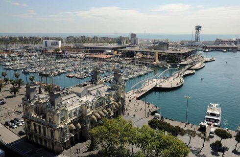 I havnen finner du Barcelonas svar på Aker Brygge - ta taubane fra eller til Miromuseet på høyden over byen Barcelona, Barrio Gotico, La Sagrada Familia, katalansk, Unescos liste over Verdensarven, Antoni Gaudi, Parc Guell, Catalunia, Spania
