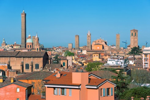Bolognas mange tårn fra middelalderen var prestisjebygg og tegn på rikdom - hver familie sitt tårn Bologna, Unescos liste over Verdensarven, middelalderen, historiske bydeler, gamlebyen, Emilia-Romagna, Nord-Italia, Italia
