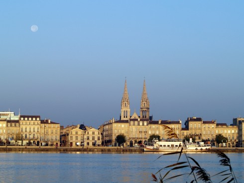 Elven Garonne er forbundet med Canal du Midi, som gjør at du kan reise tvers gjennom Frankrike, fra Atlanterhavet til Middelhavet med båt. Bordeaux, Medoc, Unescos liste over Verdensarven, Vieux ville, gamlebyen, middelalder, Sør-Frankrike, Frankrike