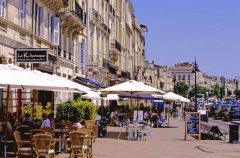 Quais des Chartrons langs elven Garonne. Foto: Office de Tourisme de Bordeaux (Bordeaux Tourist Office) / F. Poincet Quais des Chartrons, Bordeaux, Medoc, Unescos liste over Verdensarven, Vieux ville, gamlebyen, middelalder, Sør-Frankrike, Frankrike
